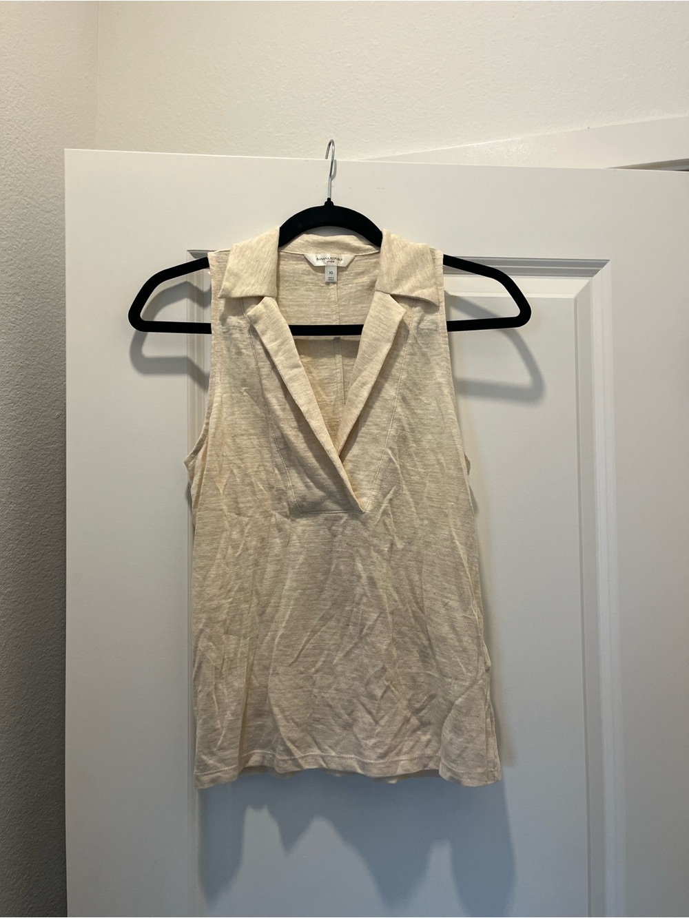 Sleeveless Collared V-Neck Tank Top - Cream banana republic xs